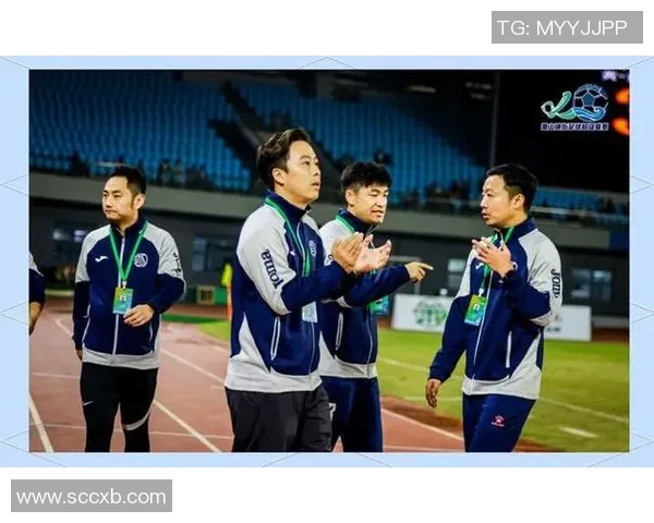 足球鹰血的传奇之路：从草根到巅峰的奋斗与荣耀